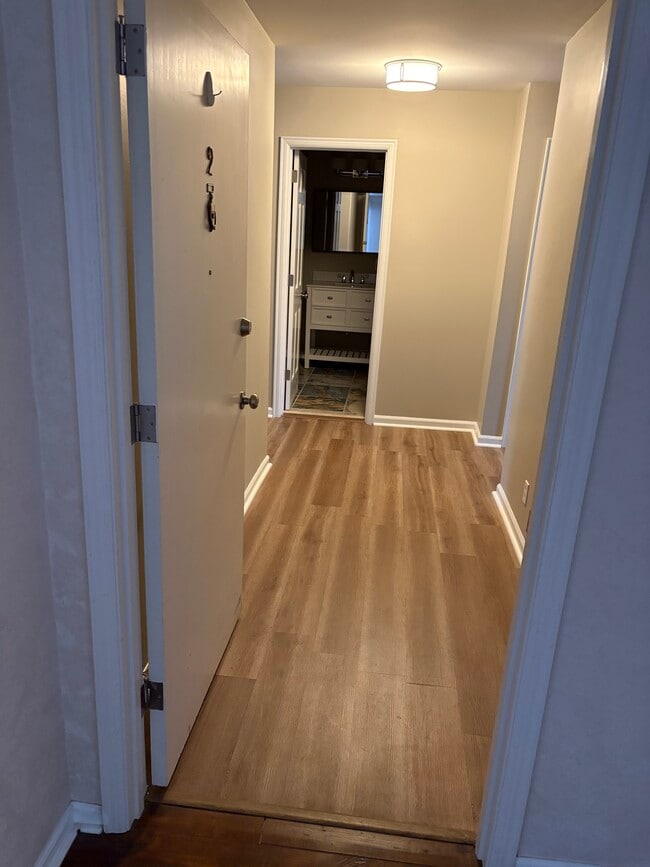 6518 Montero Dr, Unit 2 in Prospect, KY - Foto de edificio - Building Photo