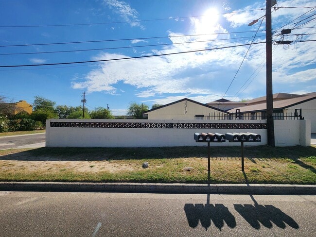 3019 Corpus Christi St in Laredo, TX - Building Photo - Building Photo