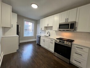 2048 N California Ave, Unit 1R in Chicago, IL - Foto de edificio - Building Photo
