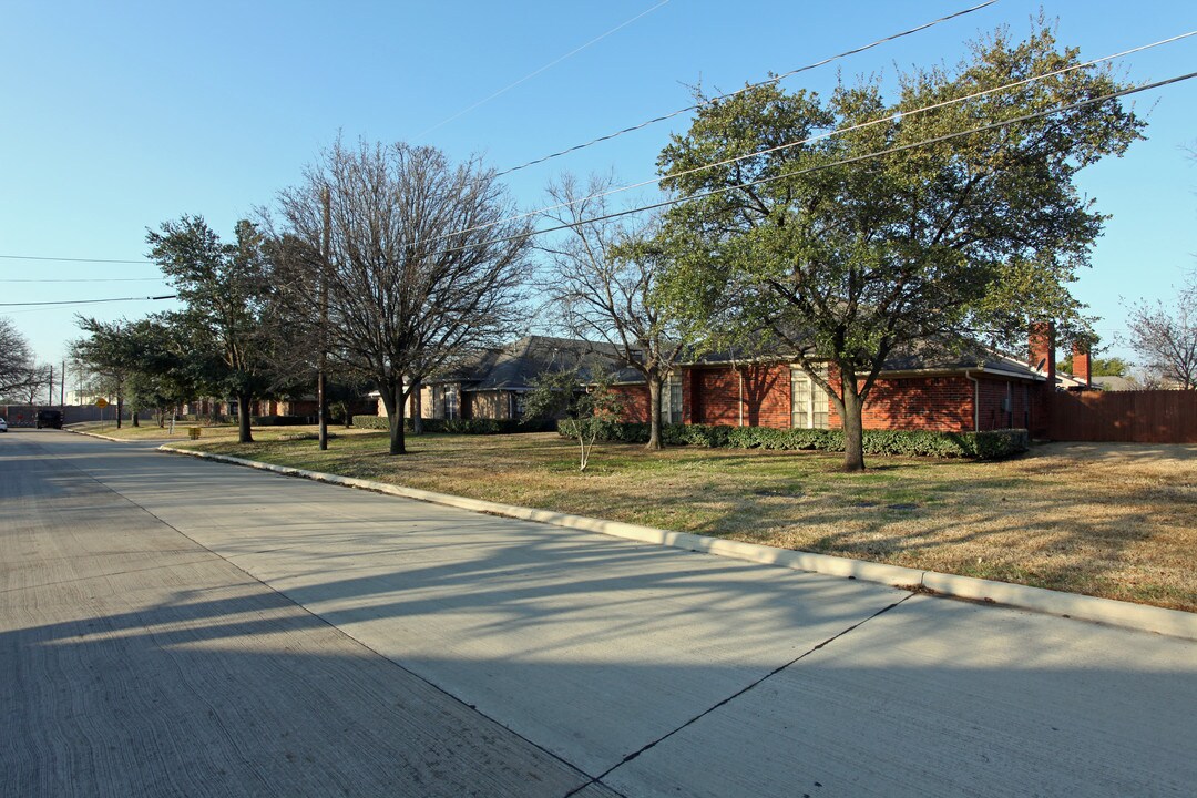 Toler Place Townhomes in Irving, TX - Foto de edificio