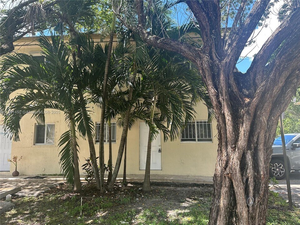 13920 NE 2nd Ave in Miami, FL - Building Photo