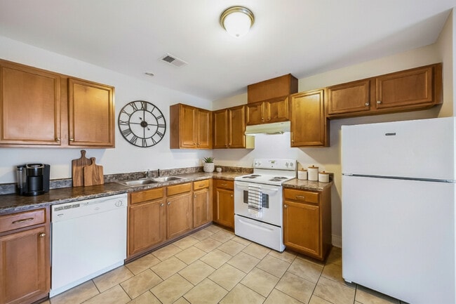 Clifton Place Apartments in Burlington, NC - Building Photo - Building Photo