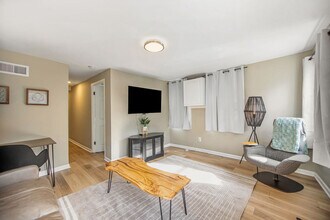 417 6th St NW in Grand Rapids, MI - Foto de edificio - Building Photo