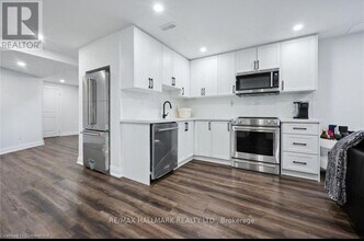 110 Blair Creek Dr in Kitchener, ON - Building Photo - Building Photo