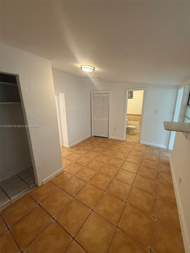1340 Peri St in Opa Locka, FL - Building Photo - Building Photo