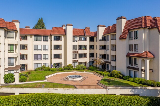 The Courtyards in San Diego, CA - Building Photo - Building Photo