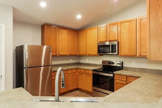 7114 Tarpon Ct in Fleming Island, FL - Foto de edificio - Building Photo