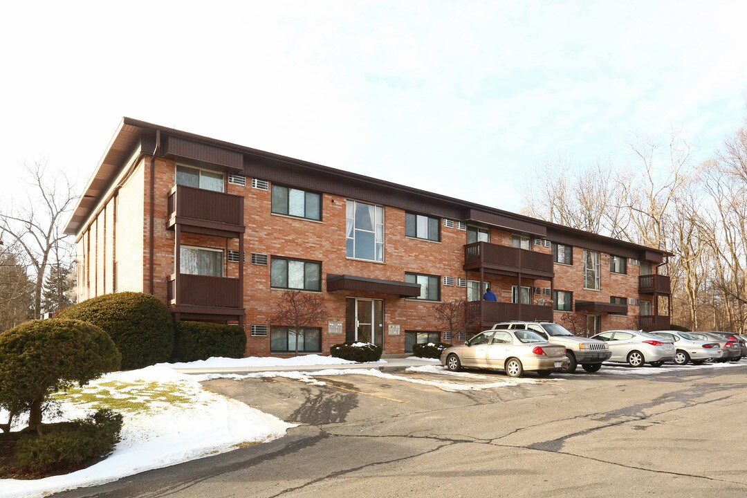 711 Burcham Apartments in East Lansing, MI - Foto de edificio
