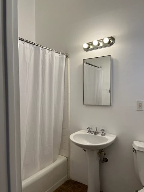 3674 Veteran Ave, Unit 4 in Los Angeles, CA - Foto de edificio - Building Photo