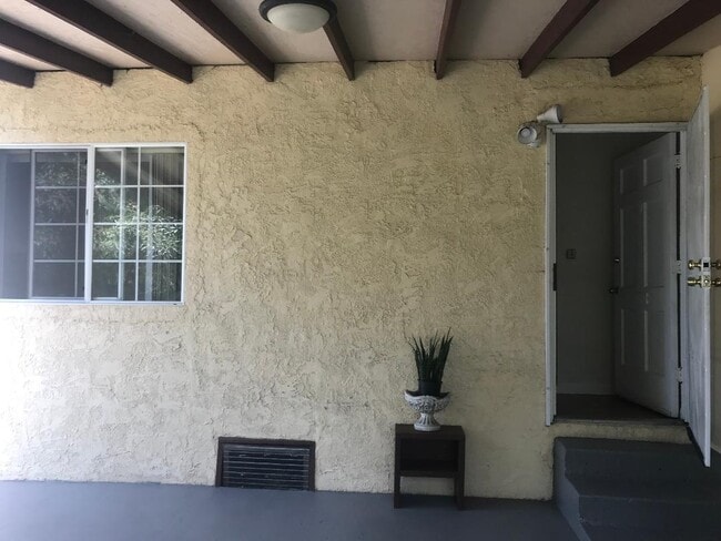 11907 Brookhaven Ave, Unit studio in Los Angeles, CA - Foto de edificio - Building Photo