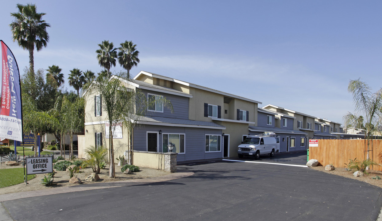 Mizner Town Home Apartments in Escondido, CA - Foto de edificio