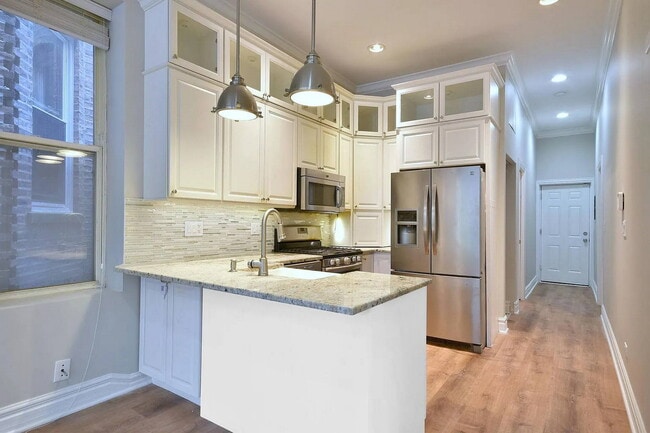 1316 N Artesian Ave, Unit 1 in Chicago, IL - Building Photo - Building Photo