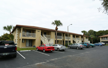 Oakmont Apartments in New Port Richey, FL - Building Photo - Building Photo