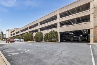 300 Mamaroneck Ave in White Plains, NY - Building Photo - Building Photo