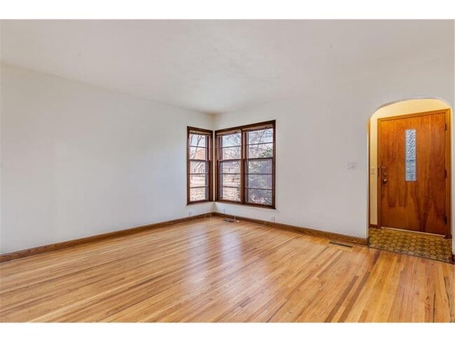 5449 42nd Ave S in Minneapolis, MN - Building Photo - Building Photo