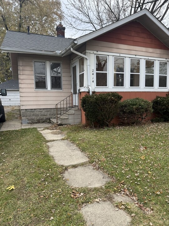 2414 Mallery St in Flint, MI - Building Photo