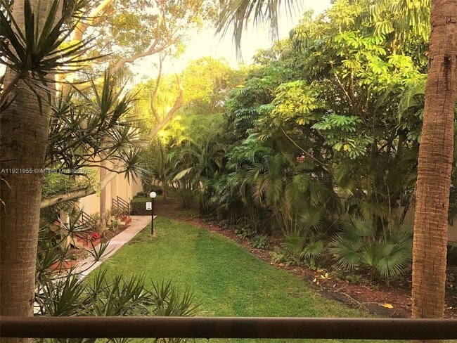 3564 Magellan Cir in Aventura, FL - Foto de edificio - Building Photo