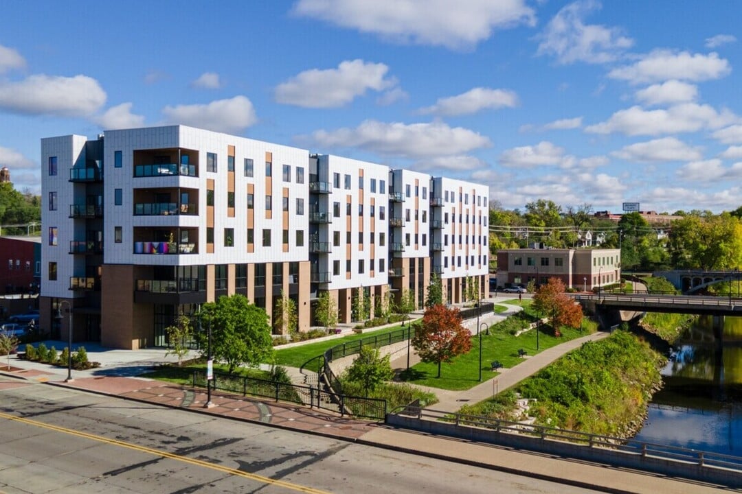 Andante in Eau Claire, WI - Foto de edificio