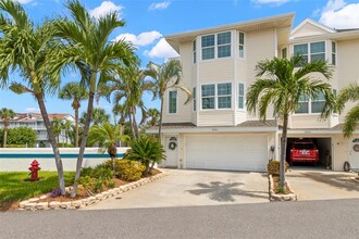 9201 Captiva Cir in St Pete Beach, FL - Building Photo - Building Photo