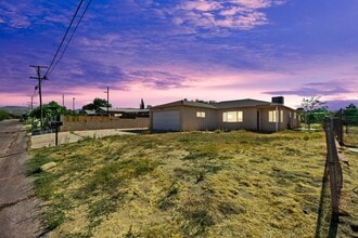 42215 52nd St W in Lancaster, CA - Building Photo - Building Photo