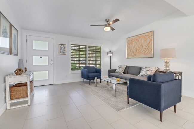 2048 Harbor Ln in Naples, FL - Building Photo - Building Photo