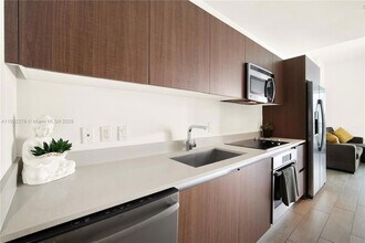 1600 SW 1st Ave, Unit 804 in Miami, FL - Foto de edificio - Building Photo