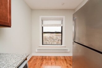 555 W Arlington Pl in Chicago, IL - Foto de edificio - Building Photo