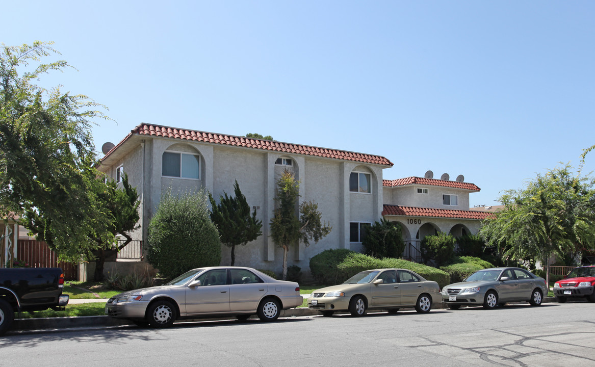 Elmwood Manor Apartments in Glendale, CA - Building Photo