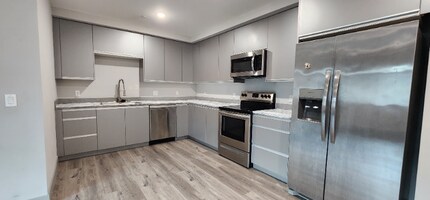 7040 Woodman Ave in Los Angeles, CA - Building Photo - Building Photo