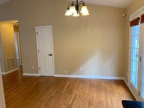 401 Mallard Creek Dr in Graham, NC - Building Photo - Building Photo