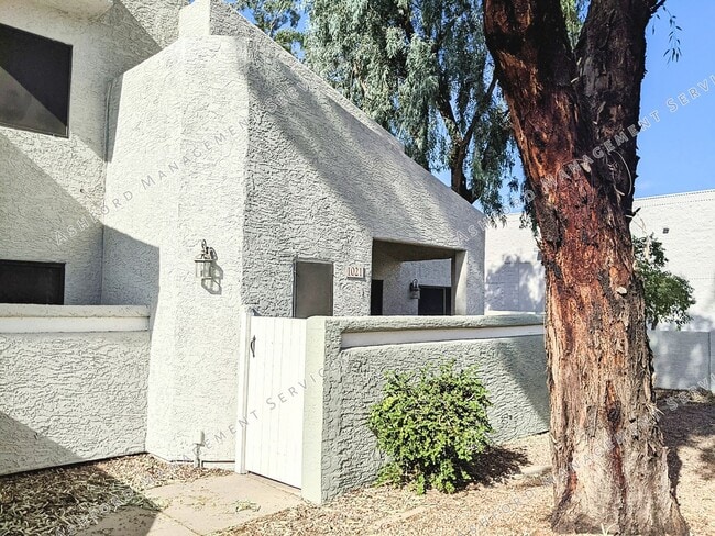 850 S River Dr in Tempe, AZ - Building Photo - Building Photo