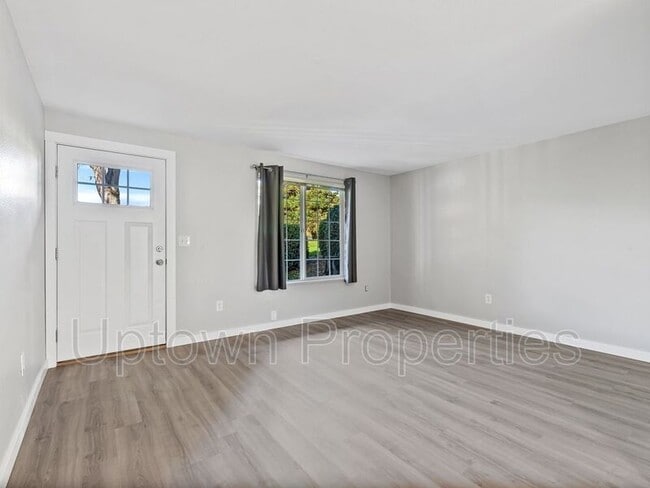 property at 6836 N Richmond Ave