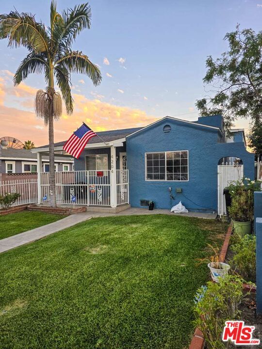 4204 E 53rd St in Maywood, CA - Foto de edificio - Building Photo