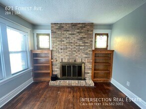 621 Forest Ave in Ferguson, MO - Building Photo - Building Photo