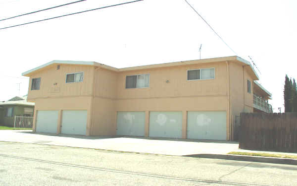 11825 Manor Dr in Hawthorne, CA - Building Photo - Building Photo