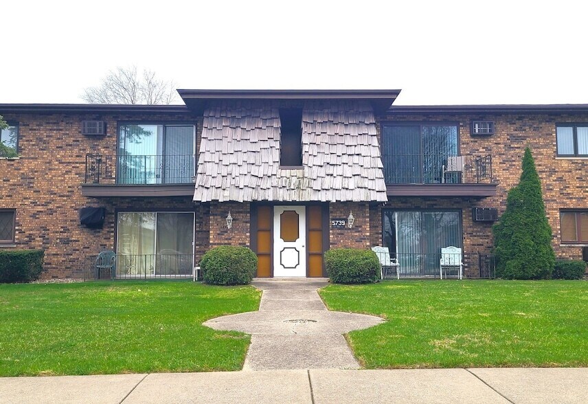 5739 W 129th St in Crestwood, IL - Building Photo