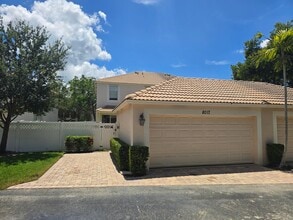 8017 Murano Cir in Palm Beach Gardens, FL - Building Photo - Building Photo