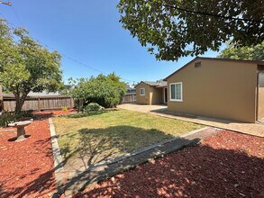 3920 Branson Dr in San Mateo, CA - Building Photo - Building Photo