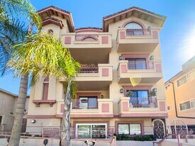 11692 Darlington Ave in Los Angeles, CA - Building Photo