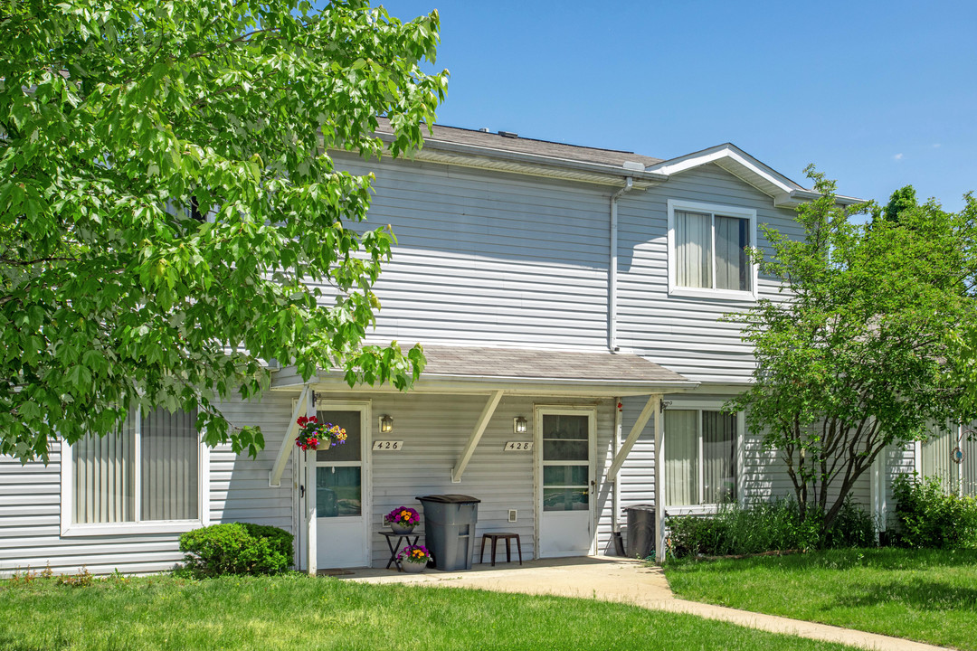 Eagle Pond Townhouses in Walled Lake, MI - Foto de edificio