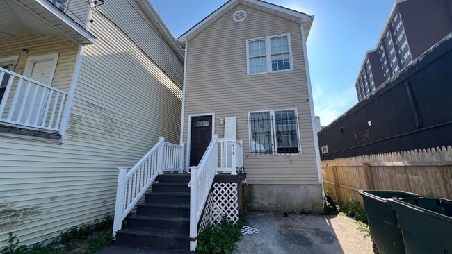 property at 216 N South Carolina Ave