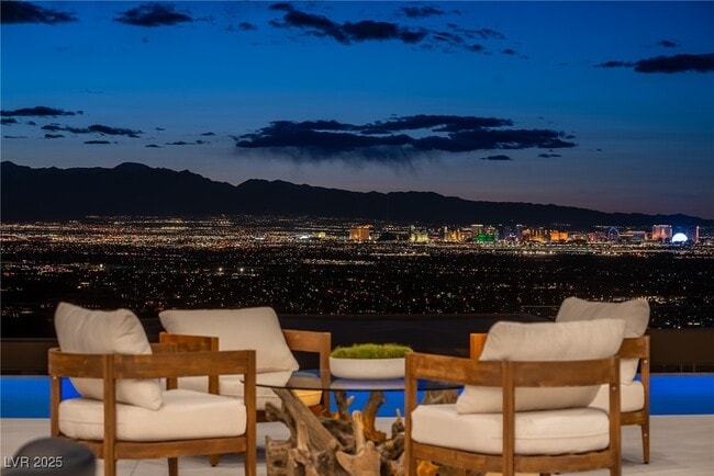 property at 667 Palisade Rim Dr