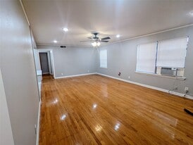 4714 Oakshire Dr in Houston, TX - Building Photo