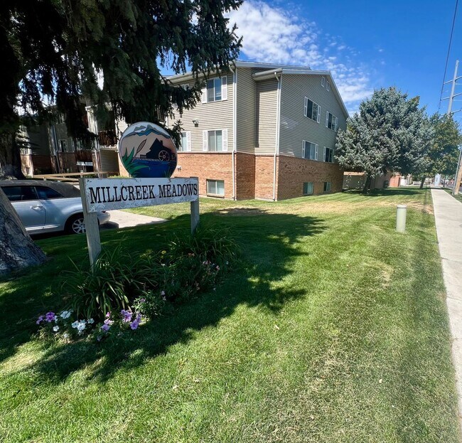 857 Meadow Pine Ct in Salt Lake City, UT - Building Photo - Building Photo