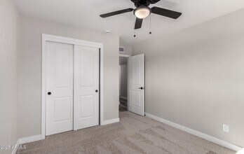 4402 E Mitchell Dr in Phoenix, AZ - Building Photo - Building Photo