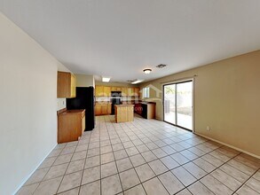 1102 E Renegade Trl in San Tan Valley, AZ - Foto de edificio - Building Photo