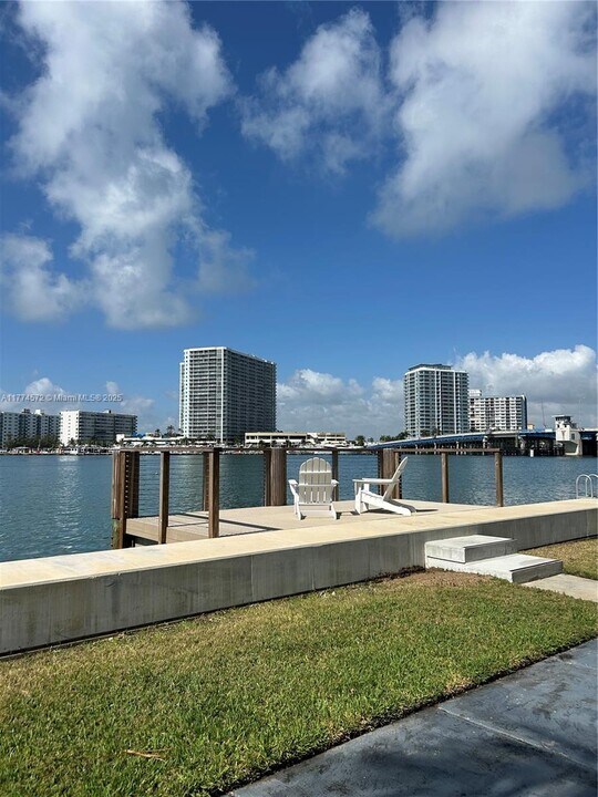 1980 Bay Dr in Miami Beach, FL - Building Photo