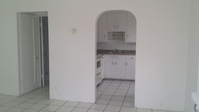 1736 E Allen Rd in Tucson, AZ - Building Photo - Building Photo