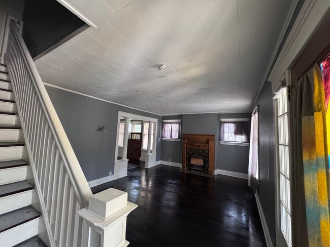 property at 422 S 1st St