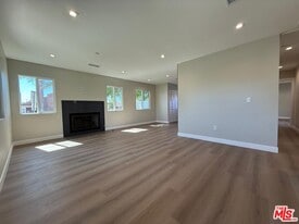 6403 Gentry Ave in Los Angeles, CA - Building Photo